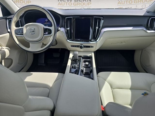 2024 Volvo S60 B5 Core Dark Theme