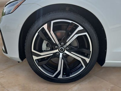 2024 Volvo S60 B5 Core Dark Theme