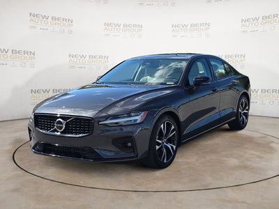 2024 Volvo S60 B5 Plus Dark Theme