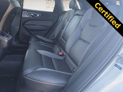 2022 Volvo XC60 B6 R-Design