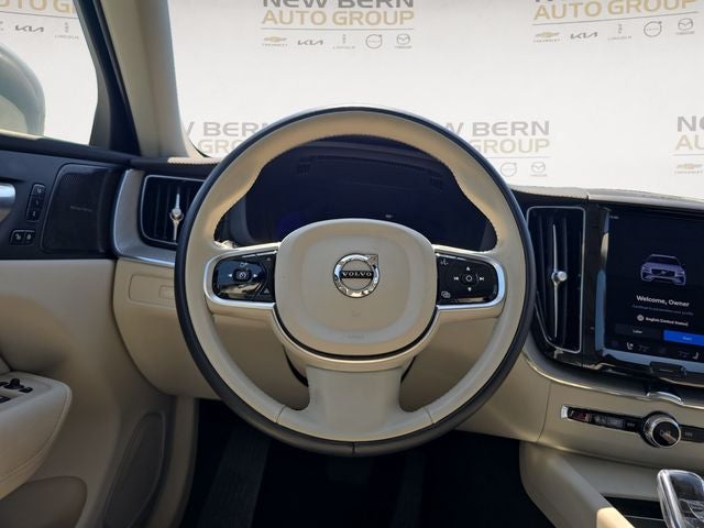 2023 Volvo XC60 B5 Ultimate Bright Theme