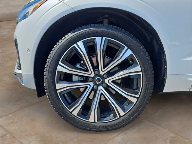 2023 Volvo XC60 B5 Ultimate Bright Theme