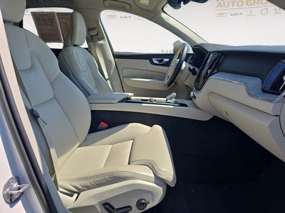 2023 Volvo XC60 B5 Ultimate Bright Theme