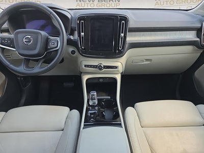 2024 Volvo XC40 B5 Plus Bright Theme