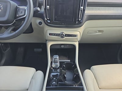 2024 Volvo XC40 B5 Plus Bright Theme
