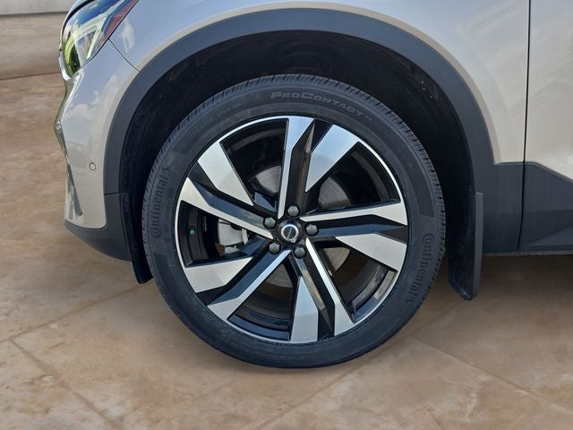 2024 Volvo XC40 B5 Plus Bright Theme
