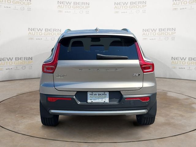 2024 Volvo XC40 B5 Plus Bright Theme