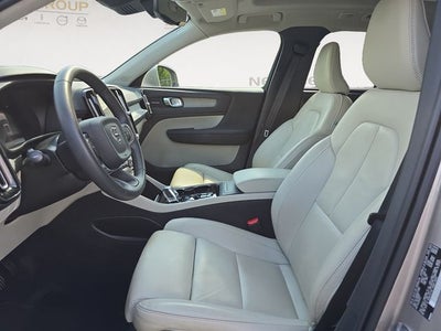 2024 Volvo XC40 B5 Plus Bright Theme