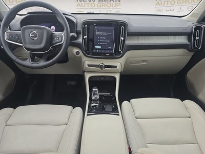 2024 Volvo XC40 B5 Plus Dark Theme