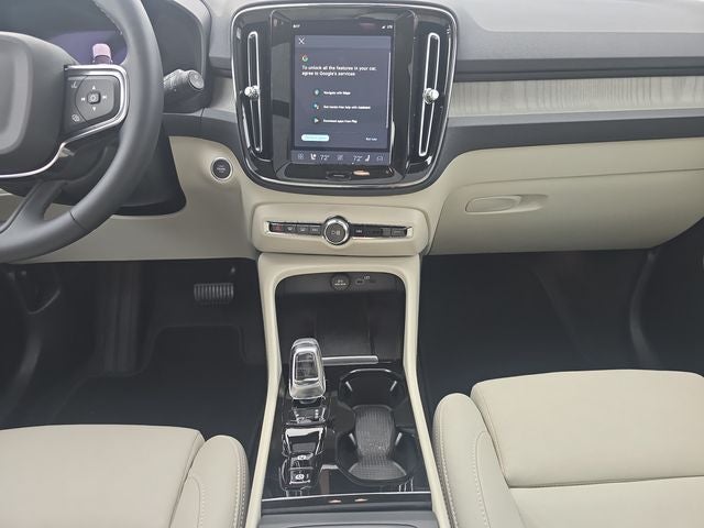 2024 Volvo XC40 B5 Plus Dark Theme