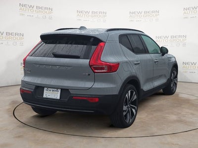 2024 Volvo XC40 B5 Plus Dark Theme