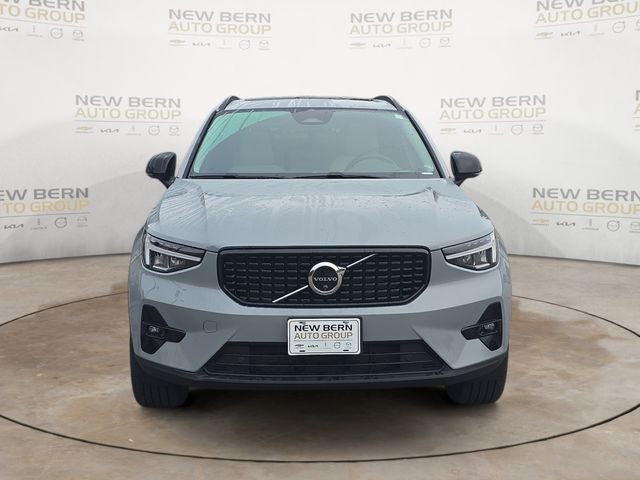 2024 Volvo XC40 B5 Plus Dark Theme