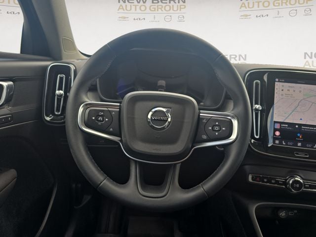 2023 Volvo XC40 B5 Plus Dark Theme