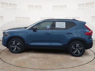 2023 Volvo XC40 B5 Plus Dark Theme
