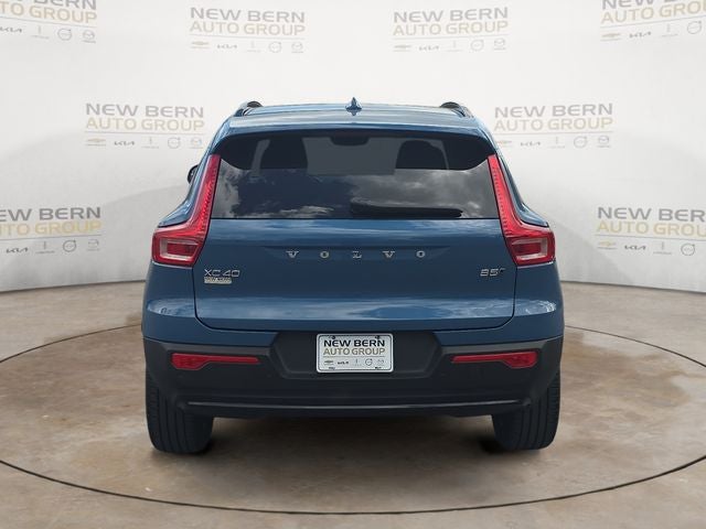 2023 Volvo XC40 B5 Plus Dark Theme