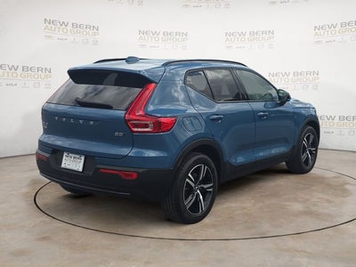 2023 Volvo XC40 B5 Plus Dark Theme