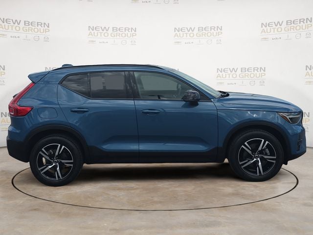 2023 Volvo XC40 B5 Plus Dark Theme